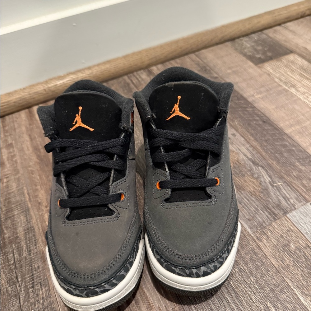Jordan Black and Orange Sneakers Low-Top Classic